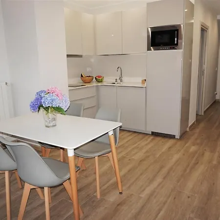 Ξενοδοχείο με διαμερίσματα La Playina Llanes